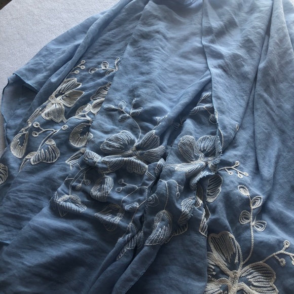 Francesca’s Floral Kimono - Picture 7 of 7